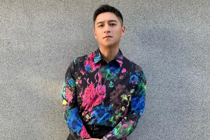 瘋傳「宗教信仰不同」分手！鄭人碩鬆口談戀情現況…3字親回與小薰關係