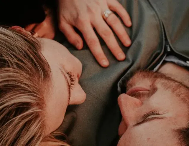 316萬買個經驗！他交往10年每月甜匯2萬「結婚基金」　到頭來發現她竟是人妻