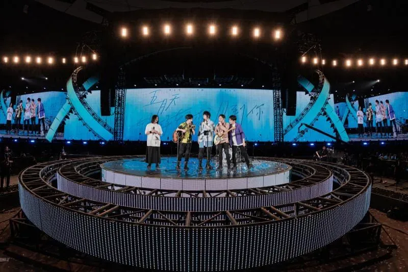 五月天演唱會志工爆伙食差？　主辦方：非相信音樂招募的志願者