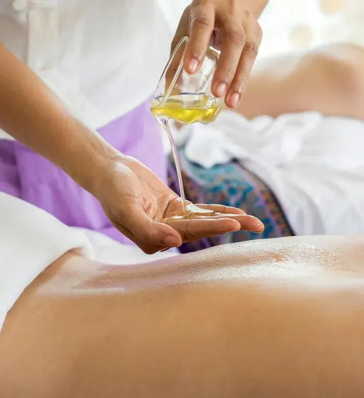 按摩注意！他「精油沒稀釋」突刺痛起水泡　就醫竟全身10%灼傷