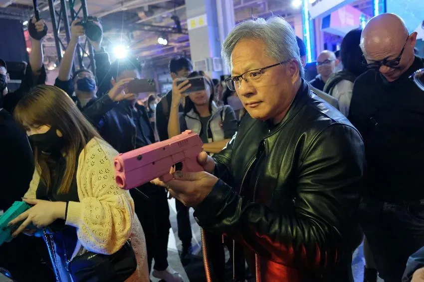 身家一兆的男人也遭詐團冒名！杜奕瑾踢爆臉書驚現黃仁勳「股票交流群」