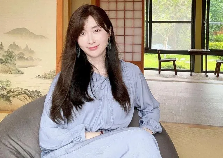 「超正檢察官」自爆真實年齡！大方曬化妝保養清單　超驚人財力曝光