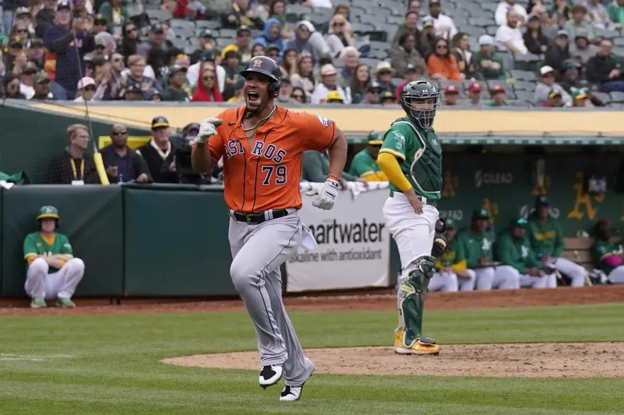 影/睽違8個月再敲全壘打　太空人阿布瑞尤爽到「手刀衝回本壘」