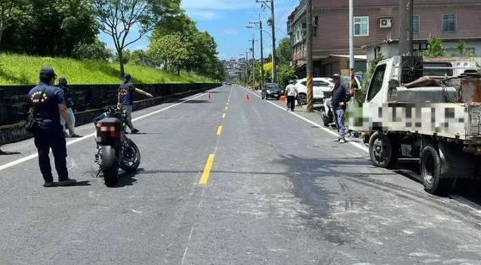 快訊/羅東運動公園旁嚴重車禍！2機車與貨車相撞釀2傷　1騎士OHCA搶救中