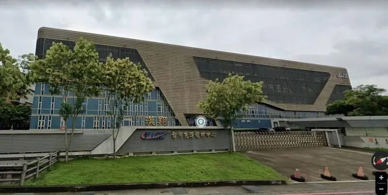 快訊/墜樓前向同事回眸一笑！漢翔沙鹿廠女員工3樓墜落　雙腳骨折送醫