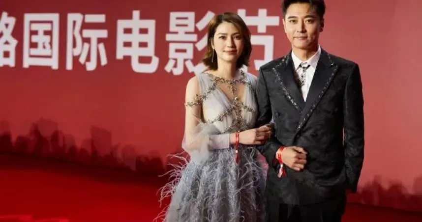 官宣離婚又反悔！洪欣、張丹峰突「合體直播」放閃…網酸：聞到錢的味道