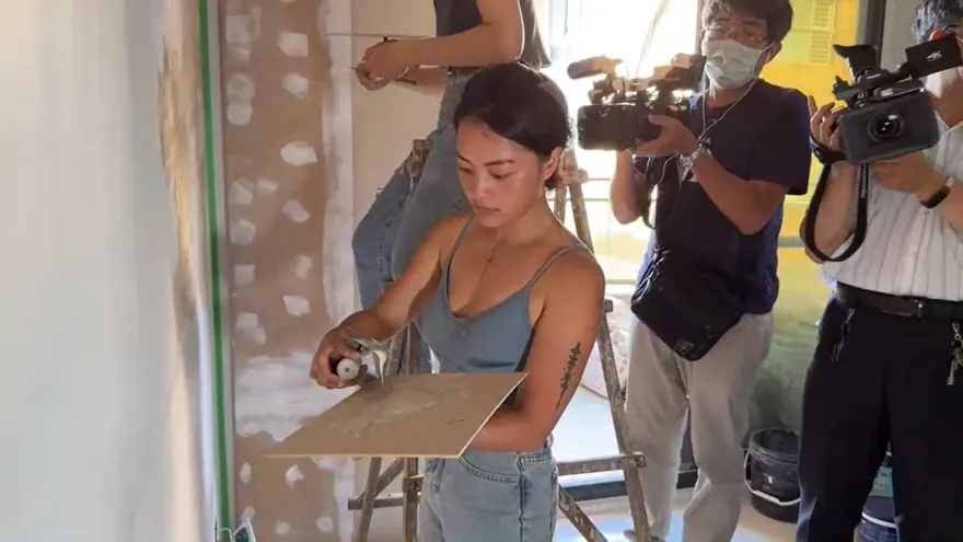 影/屏東「仙女工班」穿小可愛刷油漆、UU好吸睛　民眾：我家牆壁該整修了