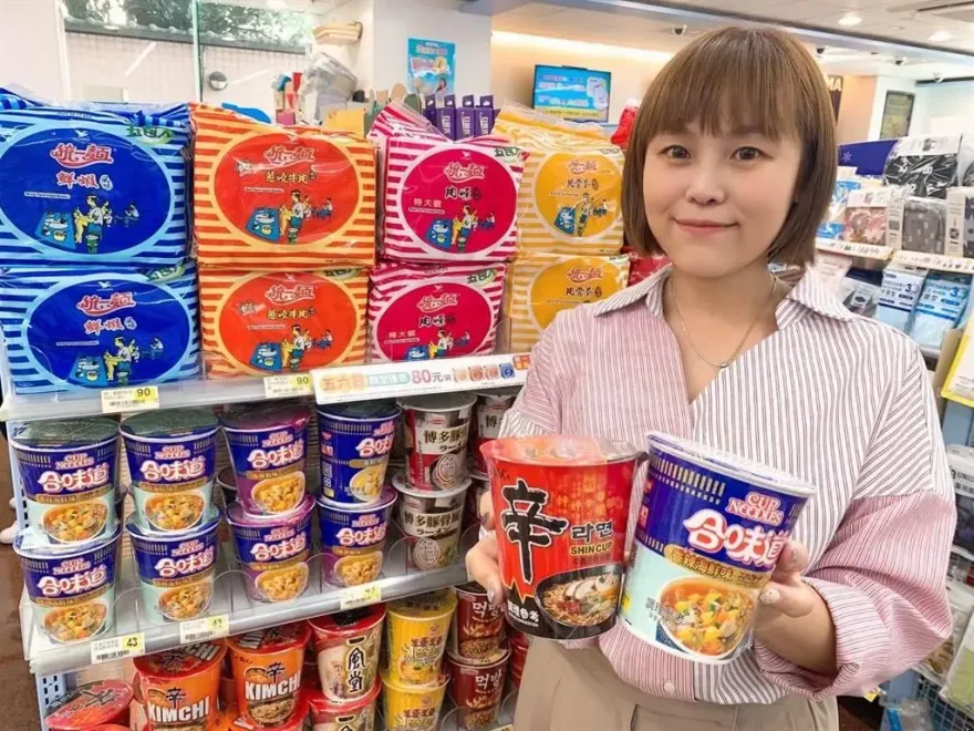 備戰颱風天！泡麵、調理包快囤貨　超商統一麵5入80元