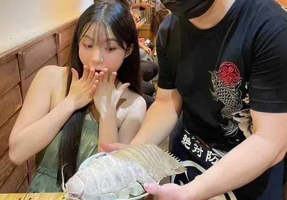 嘗鮮！「大王具足蟲拉麵」紅到韓國　啦啦隊女神李多慧讚好吃