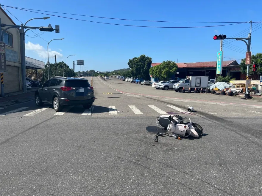 影/苗栗駕訓班外「休旅車、機車相撞」！34歲女騎士爆頭身亡