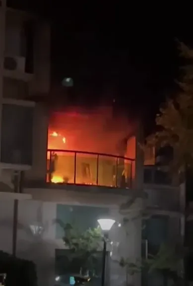 影/消防員衝進火場救人！屋主竟呼呼大睡　被叫醒呆愣：啥情況？