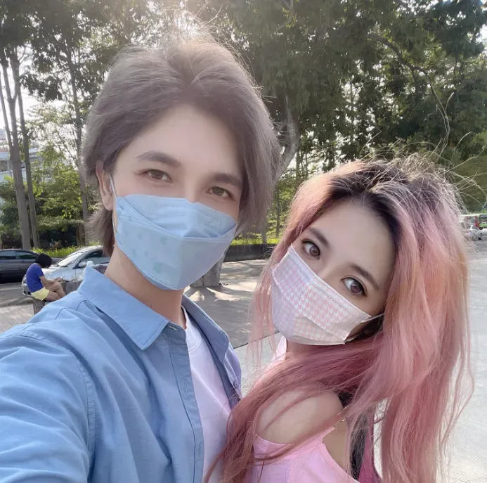 辣妻爆婚內偷吃！口罩男曬「全黑圖」回應　昔「好友被綠」文章疑藏暗示