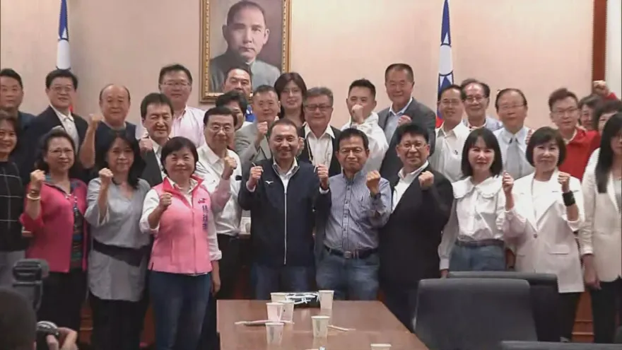 影/赴立院拜會黨籍立委　侯友宜鞠躬：歹勢！我會更打拚！