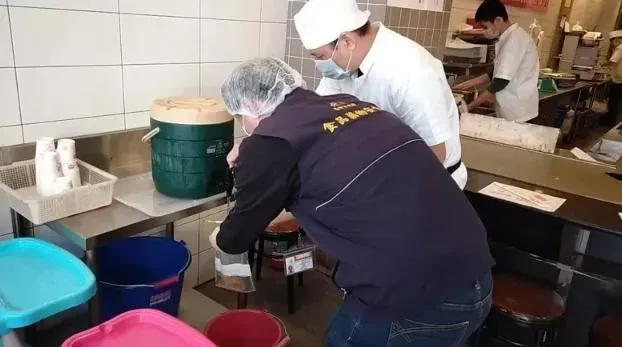 竟把大比目魚當鱈魚賣！台中稽查20家鐵板燒　2業者遭罰