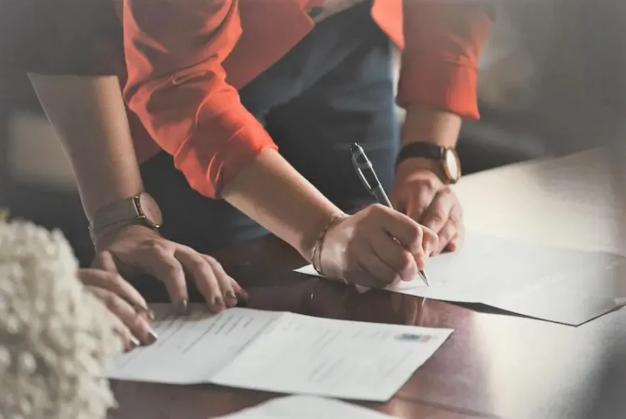 都這麼天就不要分了啦！這對夫妻挑520離婚　還偷刻公婆印章當「證人」慘被告