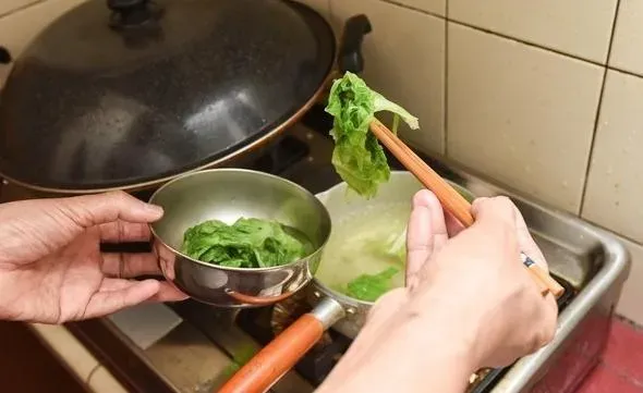 影/再也見不到！世上最傷心的菜餚　「母親生前最後料理」女邊哭邊吃