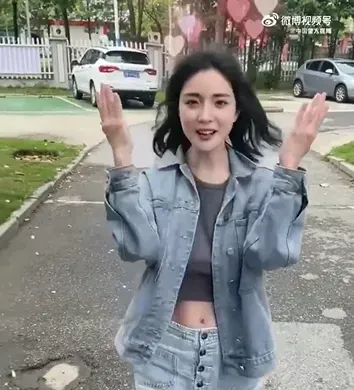 影/究竟看了啥？正妹「16秒狂換6張臉」成中年大叔　網傻眼：太可怕了