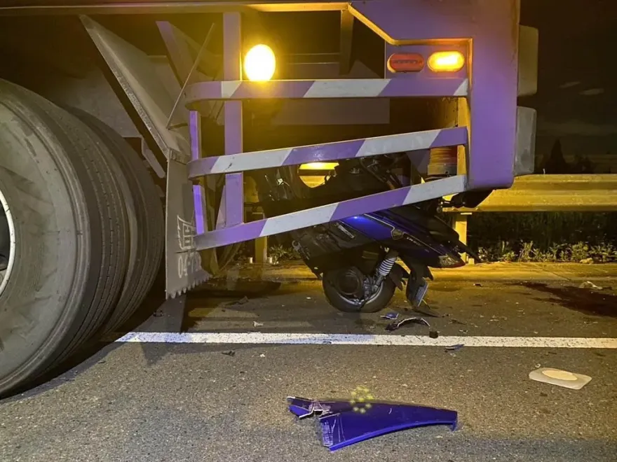 彰化聯結車違停害命！機車撞進車尾　56歲騎士送醫不治