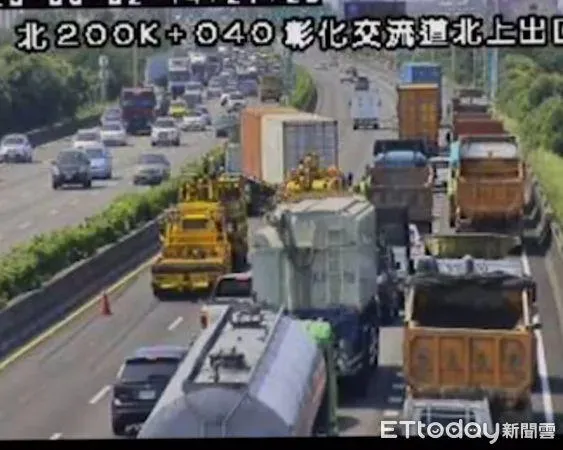 快訊/4車失控追撞！國1北上199k車禍　回堵8公里塞爆