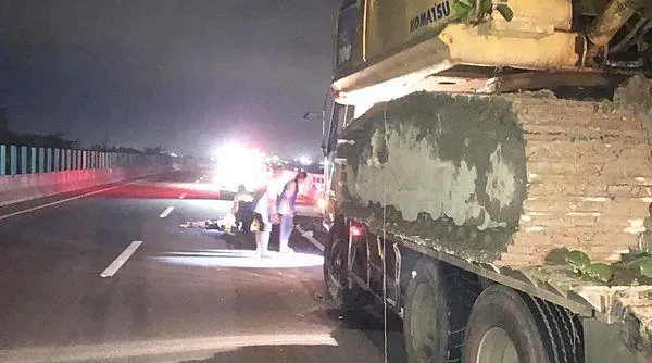 輕忽奪命！台61線拖板車駕駛突下車走外車道　慘遭來車撞飛身亡