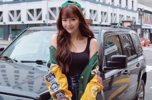 「樂天女孩」曬火辣美式穿搭！逆天長腿全放送　羞問：「喜歡嗎？」