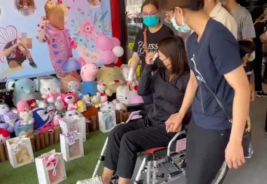 影/台南3歲妹今告別式！爸發悼文痛徹心肺　重傷母坐輪椅送女兒最後一程淚崩