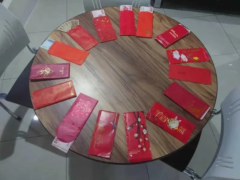 垃圾場裡挖啊挖！台東清潔隊員挖出4萬現金　疑長輩誤丟壓歲錢