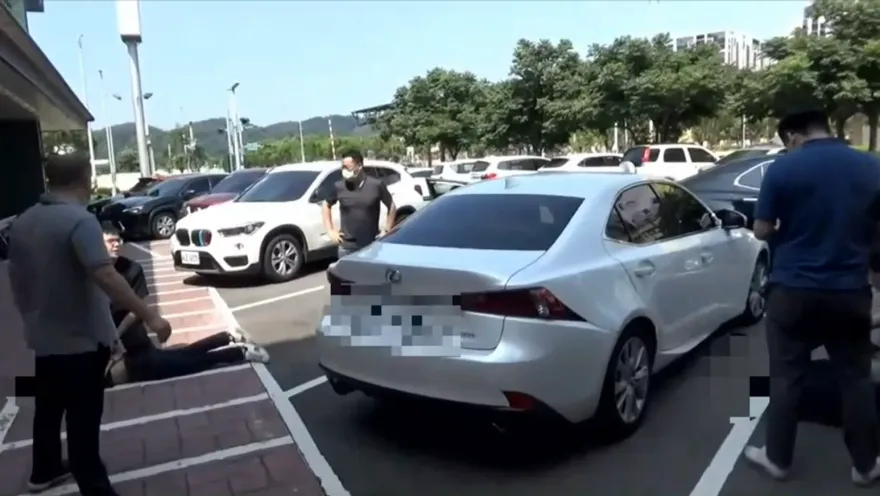 影/買「塔位」改運！面交40萬釣出騙子　警民聯手逮2嫌