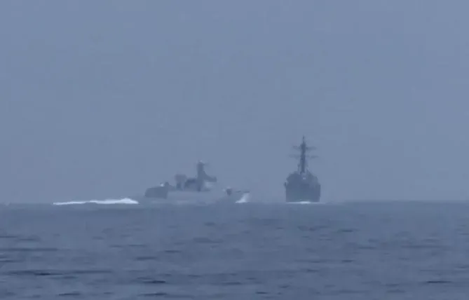 解放軍艦急切入航道驅離美軍　前海軍艦長曝「這推論」獲得印證