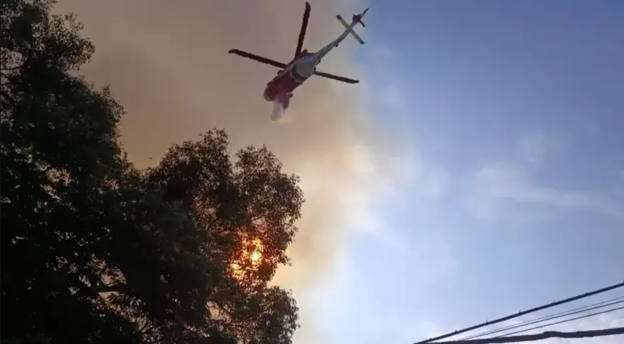 影/苗栗山林火災延燒18小時釀10警消送醫　今早急派直升機空中灑水搶救