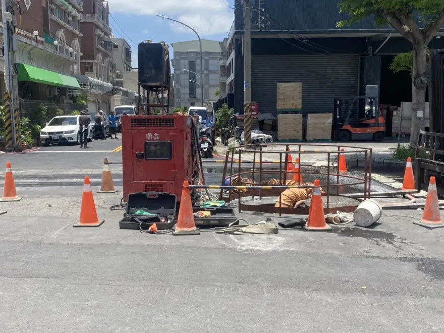 快訊/高雄仁武工安意外！49歲工人誤吸沼氣　慘墜3米深孔洞