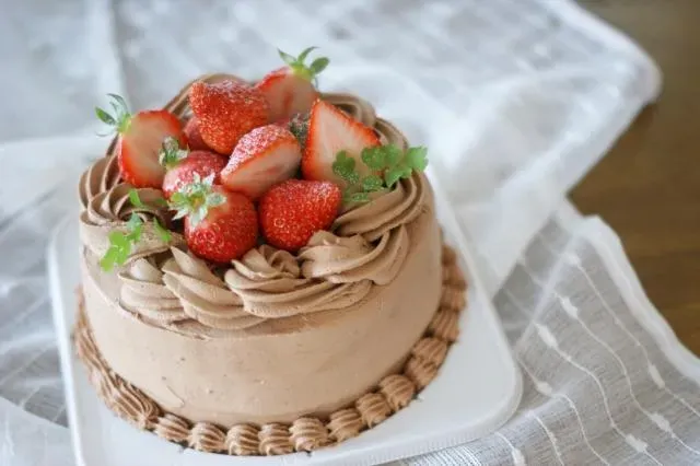 扯！只是吃了蛋糕　虎媽逼兒「喝30毫升油催吐」直批「寧死也不吃垃圾食物！」