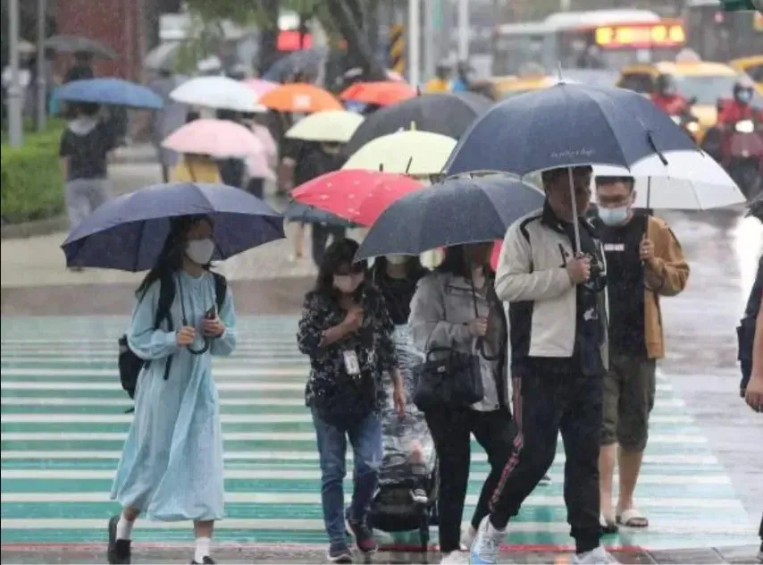 快訊/下班帶傘！3縣市發布雷雨通報　大雨＋雷擊持續至18：15