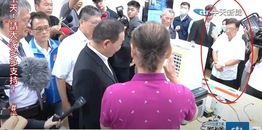 影/藍軍歸隊中？　「挺郭夜宴」主辦人宣明智與侯友宜同框