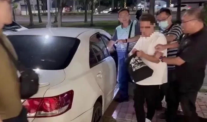 逮到人了！不爽被按喇叭竟拔槍輸贏　嘉義警3小時緝獲命理師嫌犯