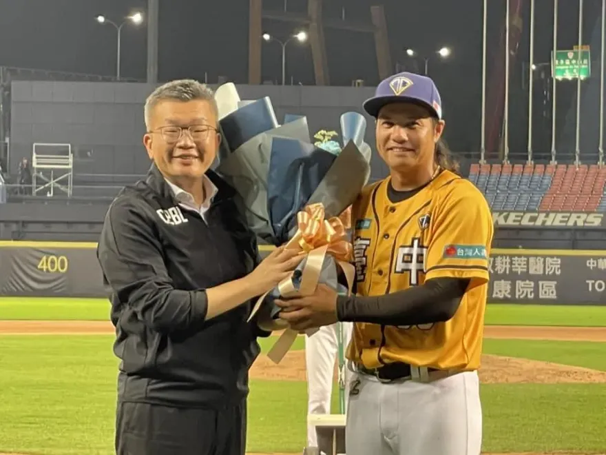 告別球員生涯！張正偉臉書感性發文「我不是天才」　最感謝的人是她