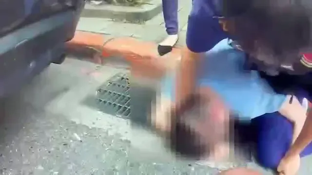 影/療癒片！阿sir忙開罰單酒空竟上前醉言挑釁「銬我啊」　秒被1招「醒酒」頻求饒