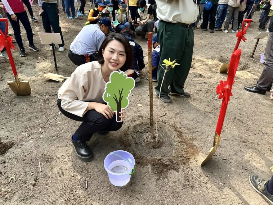 慣老闆心態？林依婷認任用性騷慣犯易俊宏因「願只領3萬多」  深夜急道歉滅火