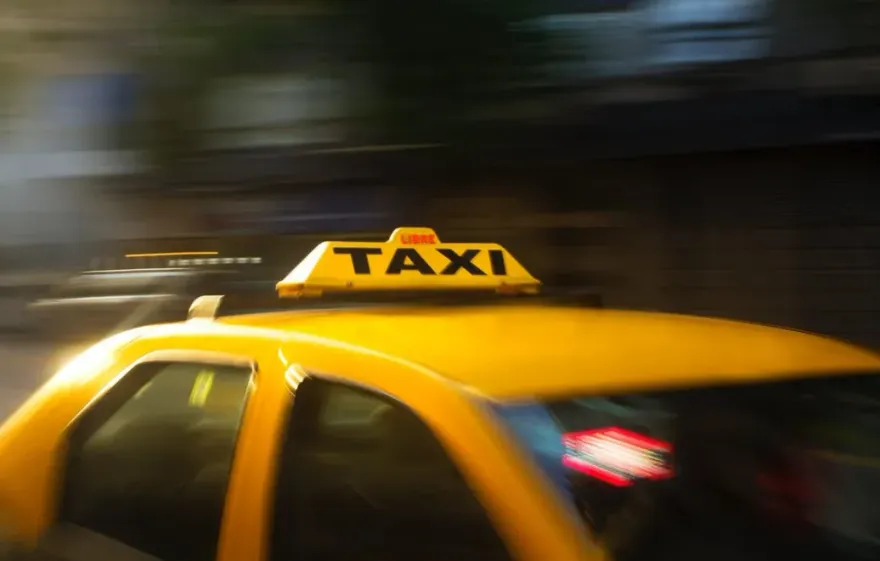 喝醉坐小黃被坑？醉客「搭2公里被收4080元」酒意全消驚呆了