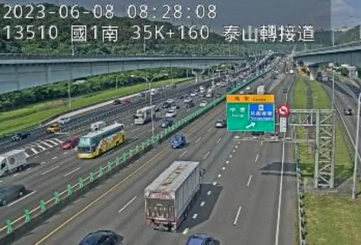 快訊/國1泰山段「5車追撞」！後方慘堵車「一路塞到桃園」