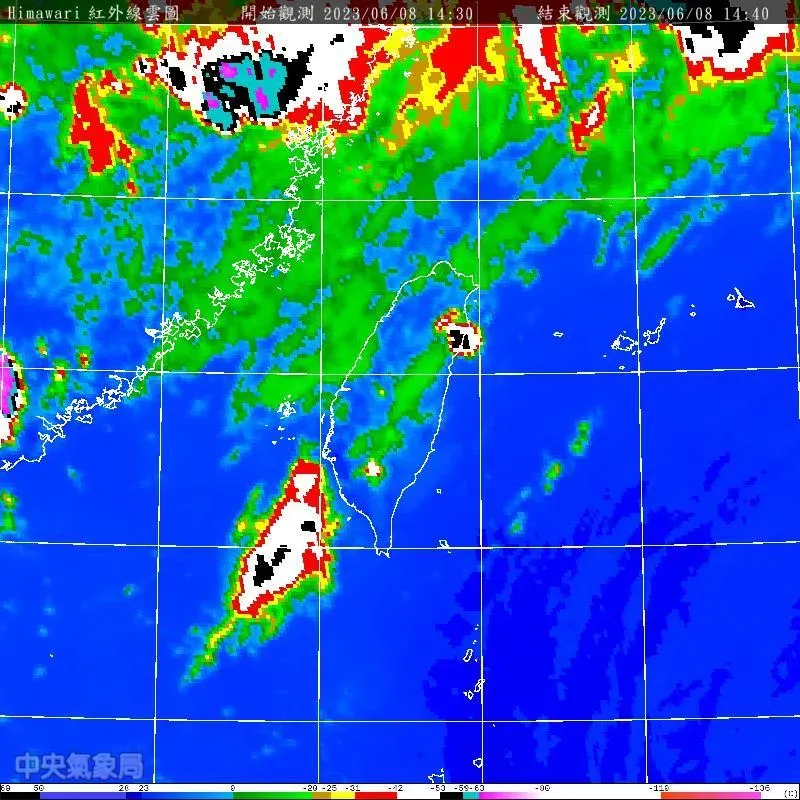 出門記得帶傘！氣象局對14縣市發佈「大雨特報」　雨炸到晚上
