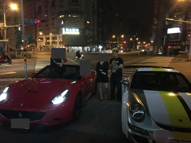 羅百吉超跑佔人行道！竟辯「罰單等於繳保險」遭轟：跟朱學恒差不多都噁