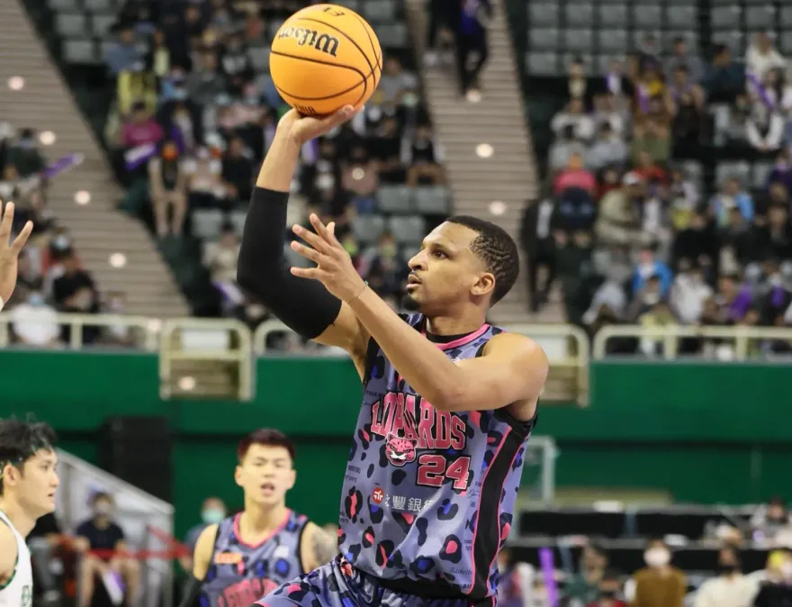 不合傳聞是真的？魔獸才槓上雲豹　艾夫伯表態挺球團