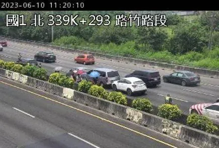 快訊/國1南下路竹段4車追撞癱瘓內車道　車流回堵5公里