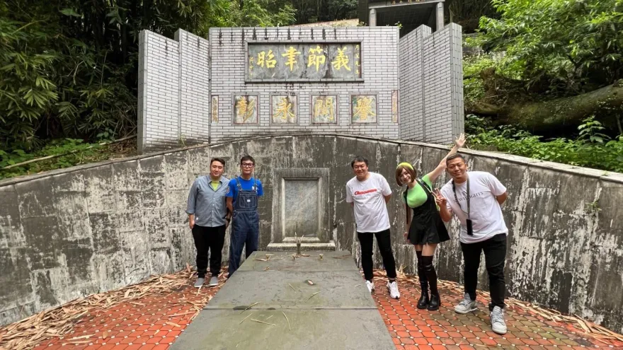 草爺攜錢小豪拍片走訪墓園 驚傳「好兄弟獻聲」探班！