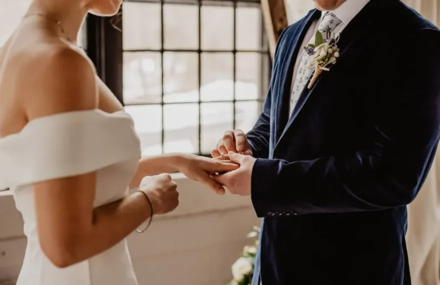 月薪多少才能結婚？過來人勸：1重點沒說清楚別結