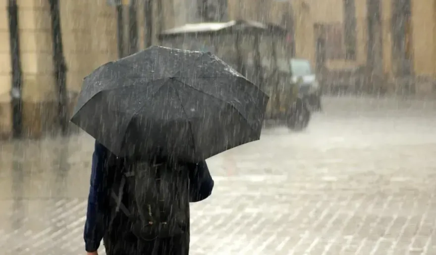 快訊/三溫暖！中南部5縣市山區慎防午後雷陣雨　大雨將持續炸到晚間