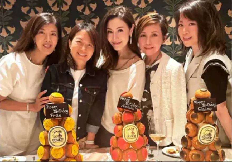 李嘉欣偕大8歲親姐慶53歲生日　姐妹倆合照驚呆一票網友