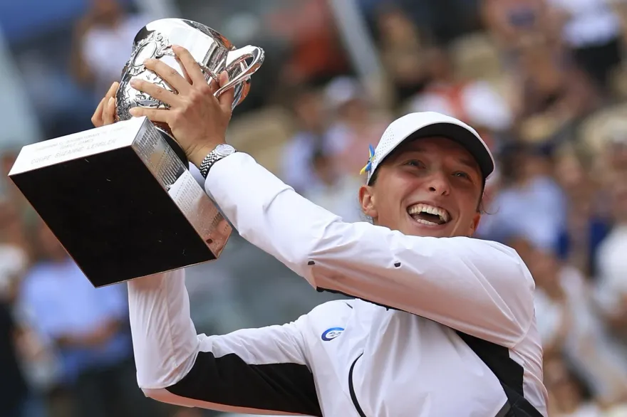 影/4年內3奪法網后冠！「波蘭球后」斯威雅蒂第4座大滿貫金盃到手