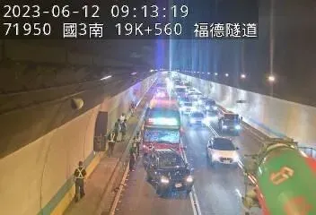 快訊/國3南下福德隧道「客運、4車追撞」！後方回堵5公里